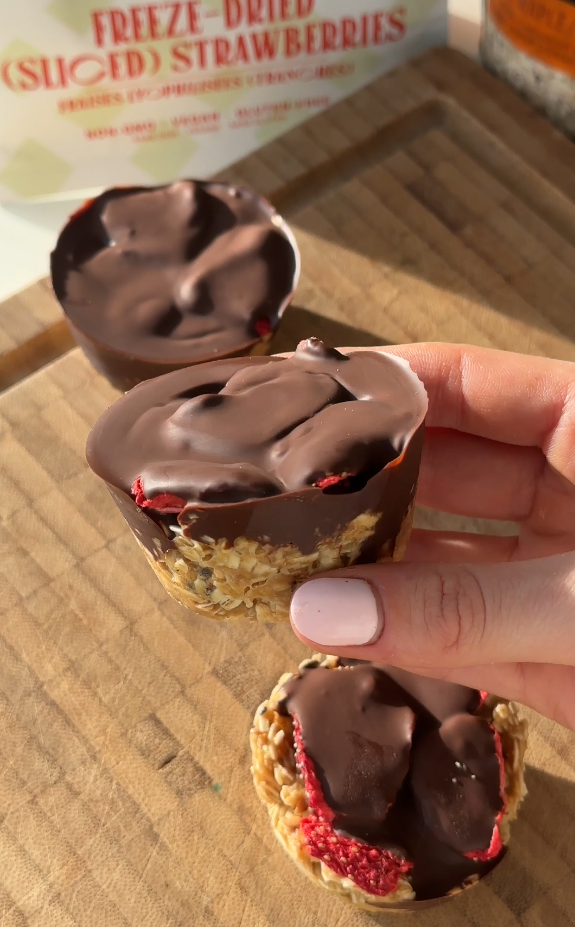 Strawberry Chocolate Oat Cups