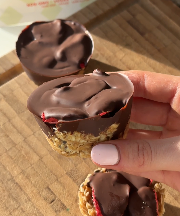 Strawberry Chocolate Oat Cups