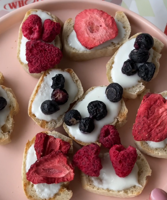 Mini Yogurt Toasts