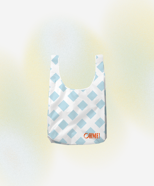 Reusable bag with blue and white checkered pattern on a gradient background